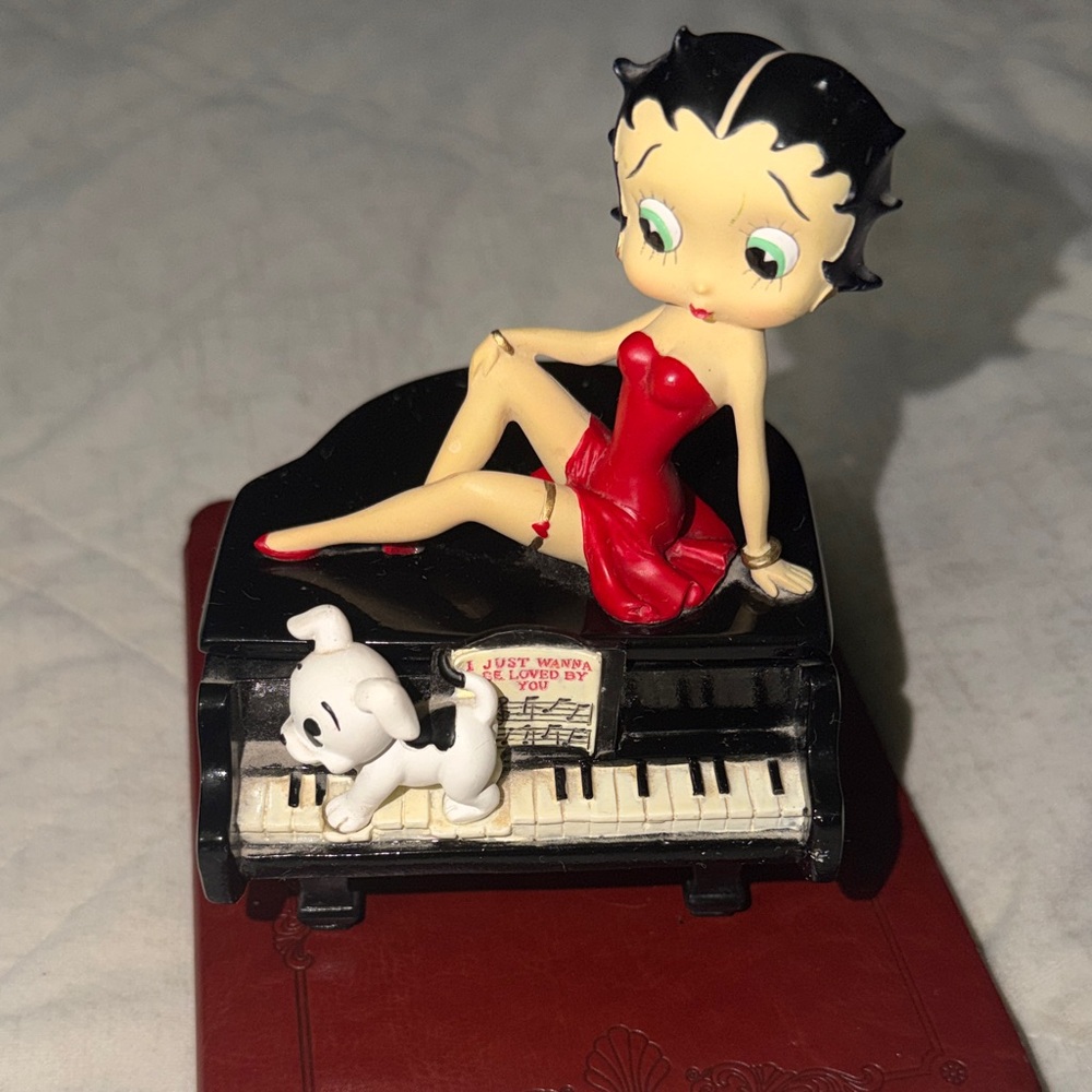 Vintage Betty Boop musical Figurine on Piano with Dog